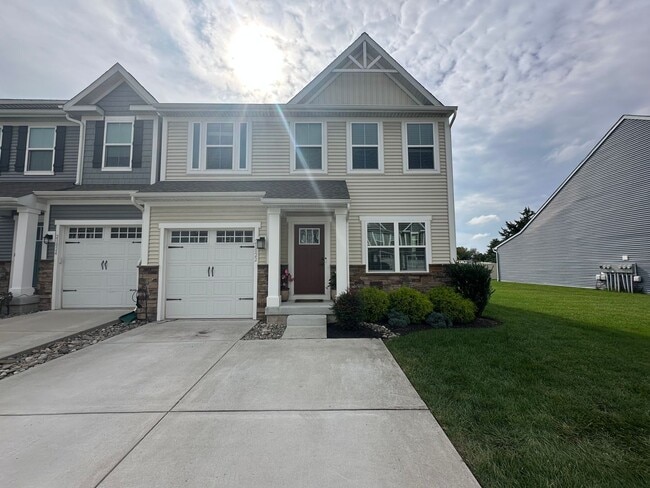 Building Photo - Townhouse in Sunset Glen