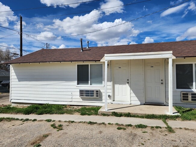 Building Photo - Centrally Located One Bedroom Duplex Unit 1102 S. Wisconsin Ave.
