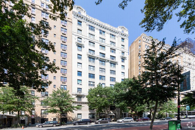 Photo - 35 W 81st St