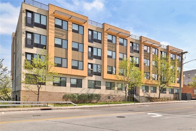 Building Photo - 68 Lake St Unit 203