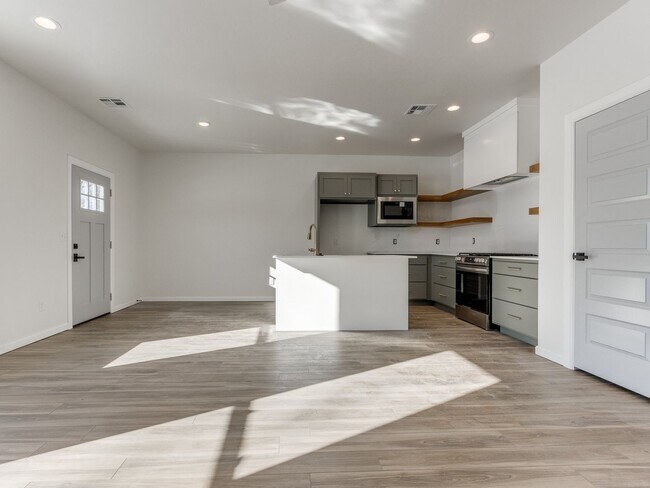 Photo - Norman - Close to Campus! 3 Bed, 2.5 Bath ...