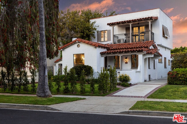 Building Photo - 864 Wellesley Ave