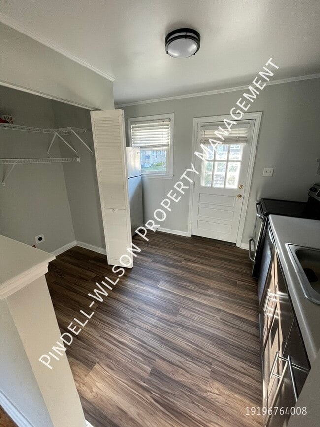 Photo - 2232 Bernard St