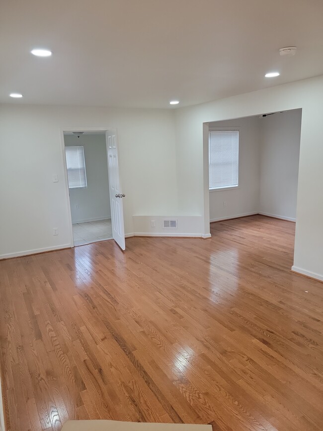 Photo - 7107 Greenvale Pkwy House