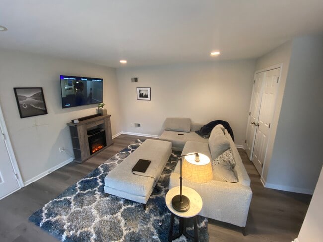 Living Area - 156 Roseland Ave