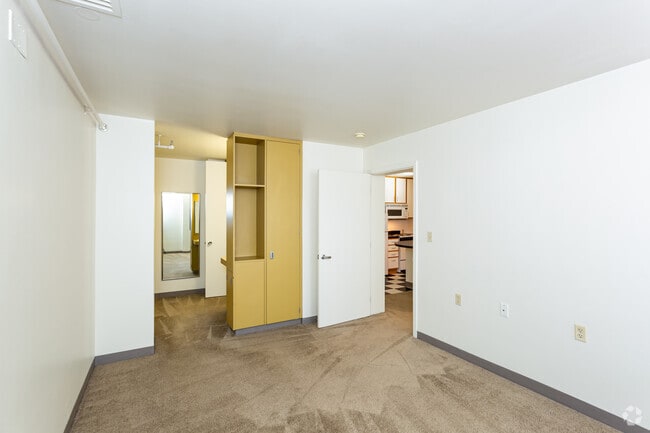 1BA, 1BR - 550 SF