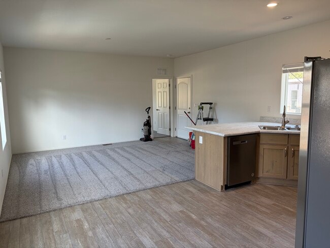 Photo - 2000 E Frontier Ave