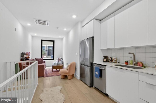 Photo - 2007 Cambridge St Unit 1