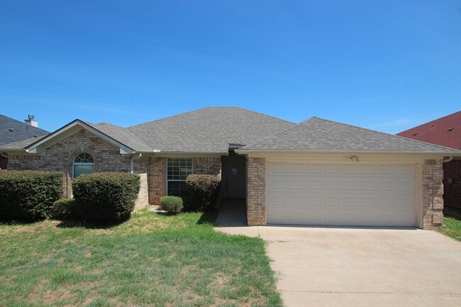 Building Photo - Beautifully updated 3 bedroom 2 bath home ...