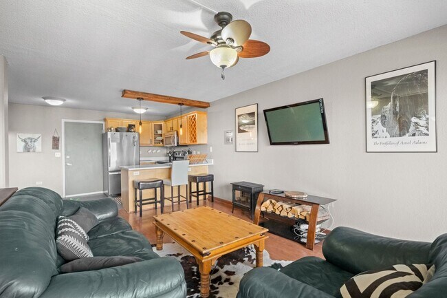 Photo - 909 Logan St