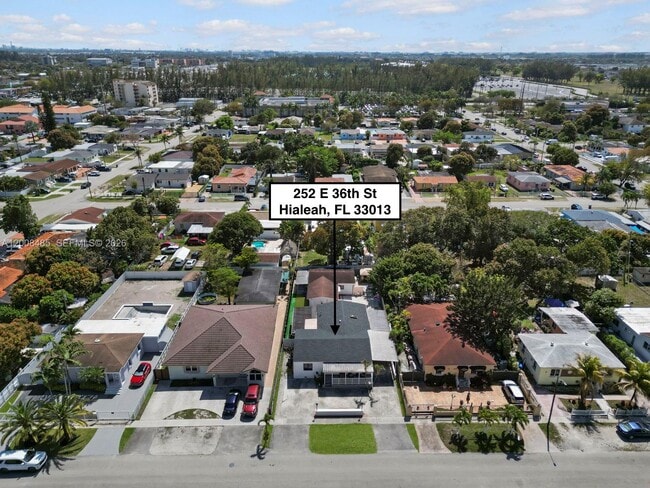 Photo - 252 E 36th St