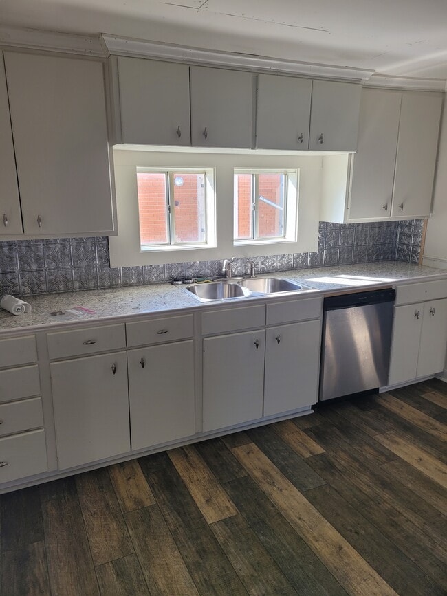 Photo - 109 N Suire St