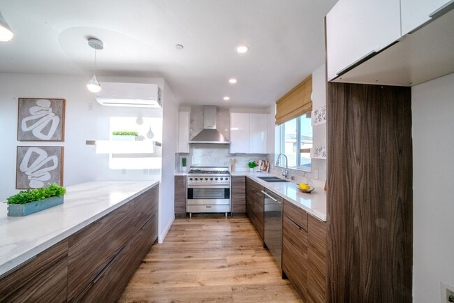 Photo - 2306 Aviation Blvd