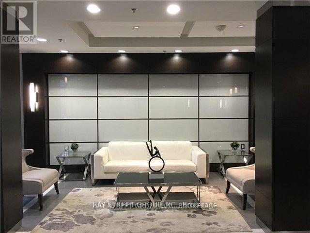 Photo - 73 King William Crescent Unité 702