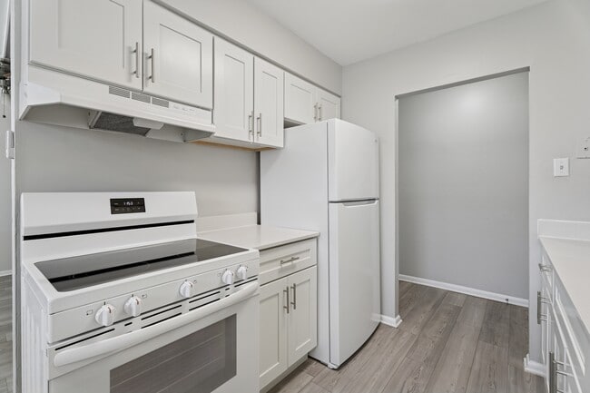 Building Photo - Rosedale Court Apartments