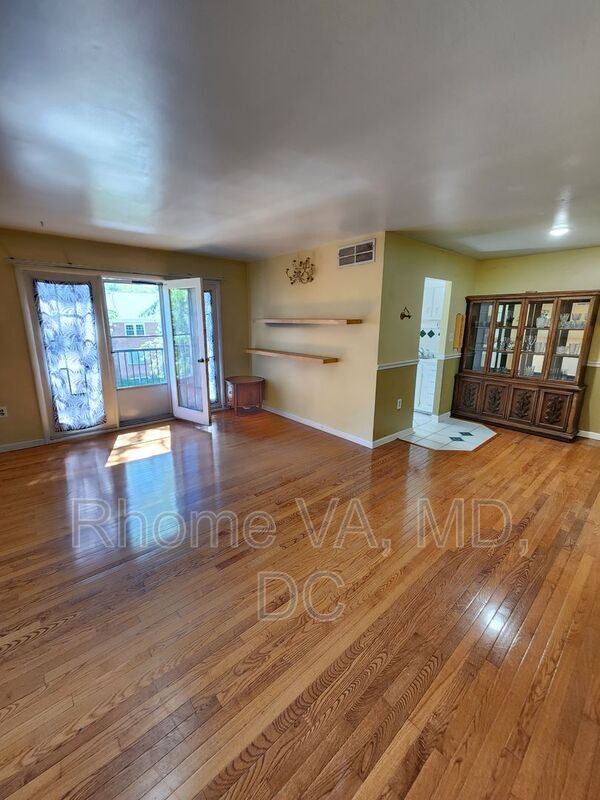 Building Photo - 9473 Fairfax Blvd Unit #301