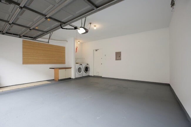 Building Photo - 2824 Holly Hall St Rental