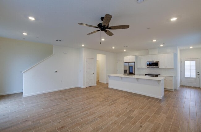 Photo - 905 Plum Tree Ave