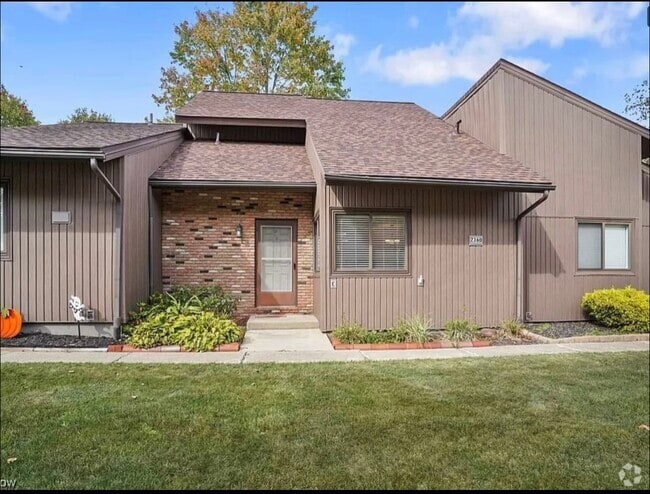 Building Photo - 7360 Trailside Dr Unit E Rental