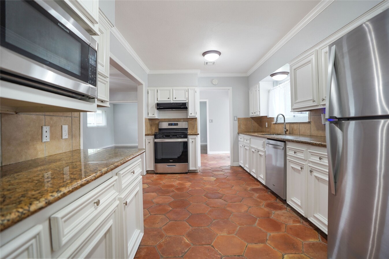 Photo - 10010 Westview Dr