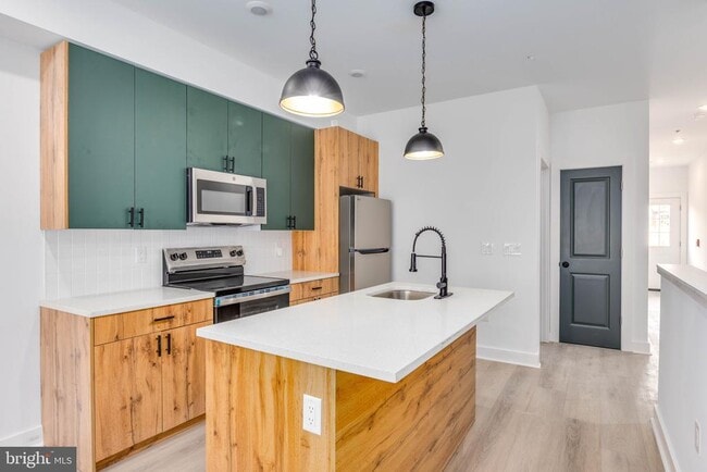 Photo - 1221 W Lehigh Ave