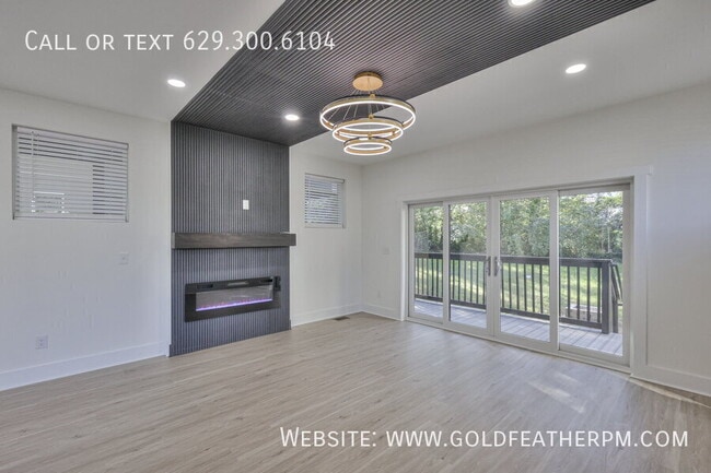 Photo - 402 E Trinity Ln