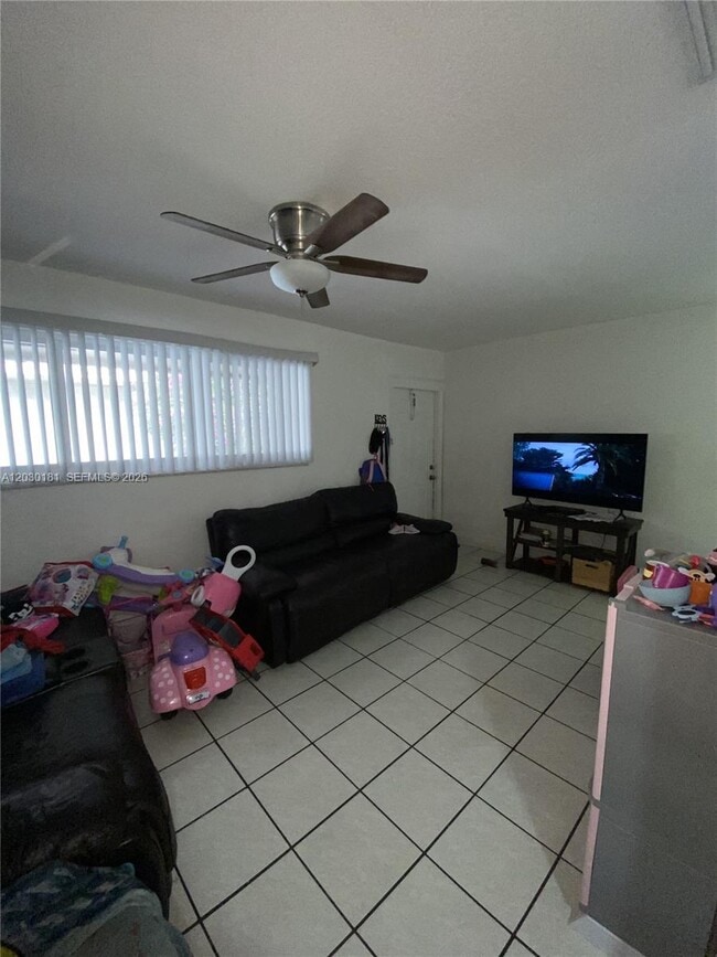 Photo - 7361 NW 35th St Unidad 1-4