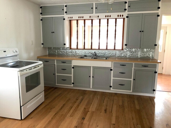 Photo - 462 Stringtown Rd