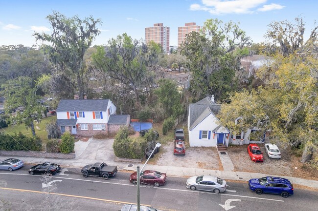 Building Photo - 949 SW 13th St