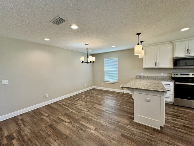 Photo - Beautiful Brick 3/2 in popular neighborhood!