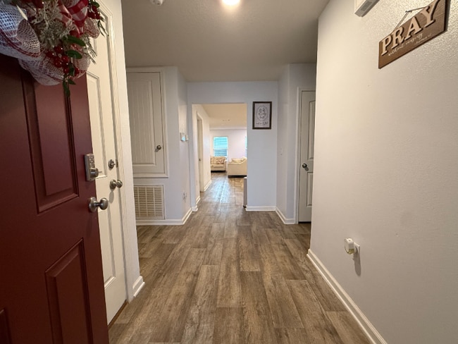 Photo - 831 Moorhen Wy