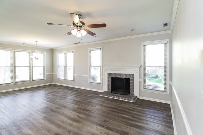 Photo - 707 Trailing Rock Dr