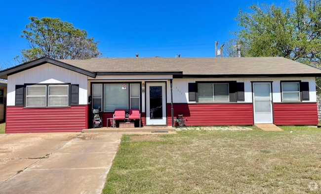 Building Photo - Spacious, remodeled 4 Bed, 2 Bath Home in ...