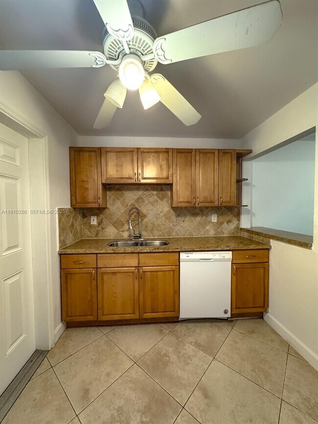 Photo - 1050 SW 30th St