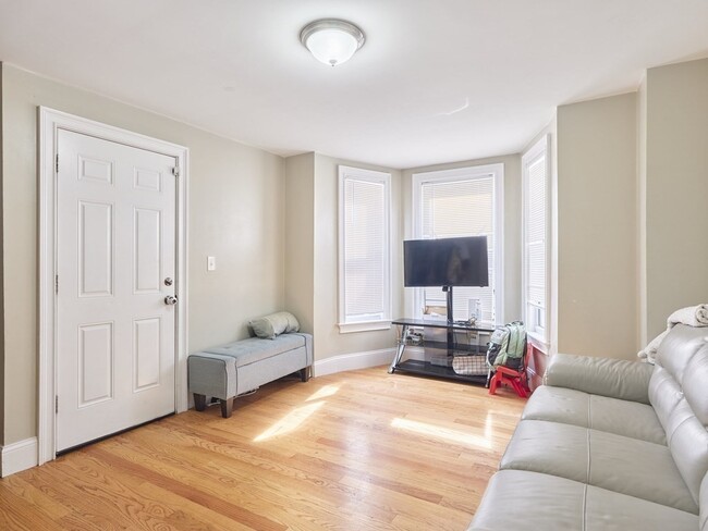 Building Photo - 69 Parker St Unit 1