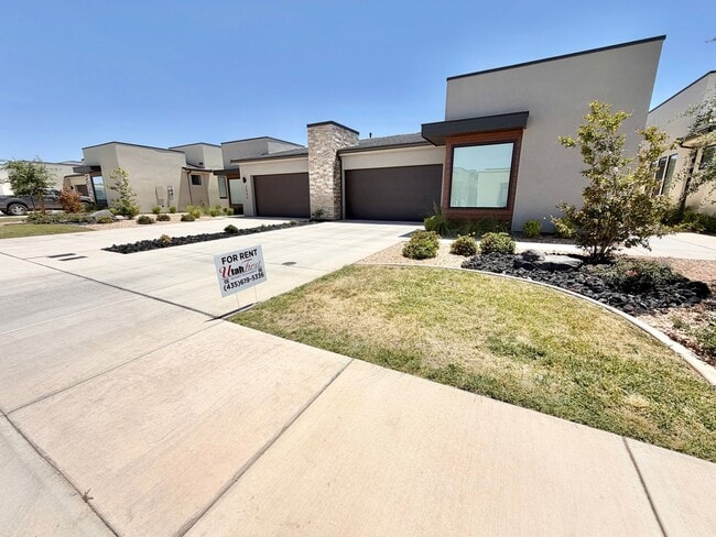 Building Photo - Woodlands Estates Townhomes