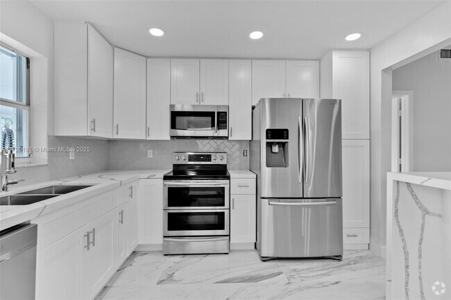 Building Photo - 710 SE 22nd Ln Rental