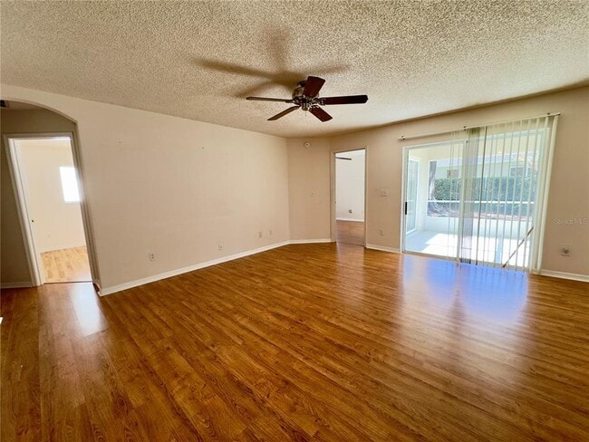 Photo - 3827 Doune Way