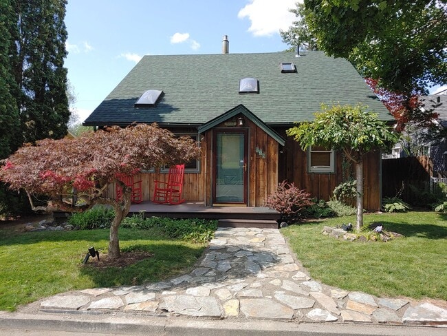 Photo - Fully Furnished Executive Sander's Beach Rental