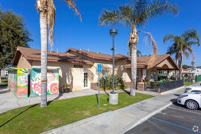 Edificio de la casa club - Golden Valley Luxury Apartments