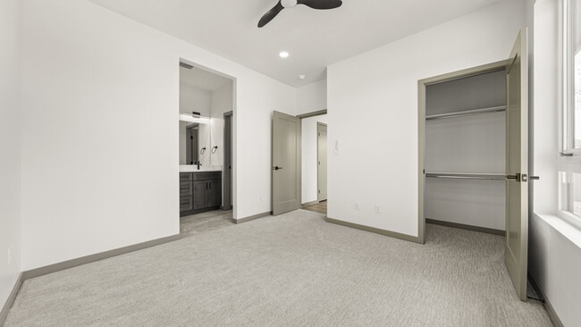 Building Photo - 353 Toms Cyn Dr