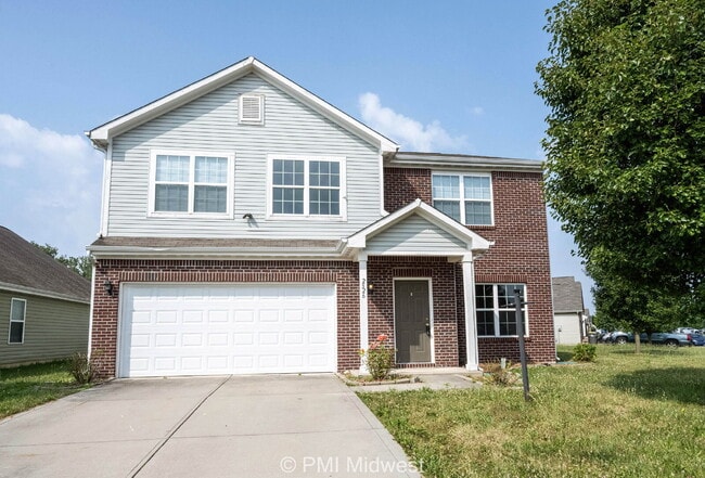 Building Photo - Stunning 3 Bedroom + Office, 2.5 Bathroom Half-Brick Home in Warren Township