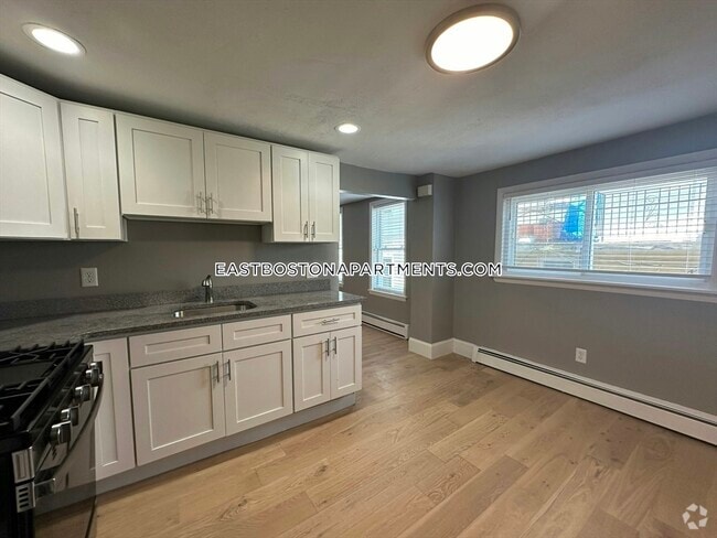 Building Photo - 43-43A Cottage St Unit 2 Rental