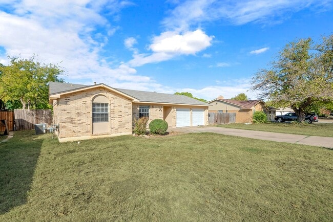 Photo - 3 Bedroom, 1.5 Bath Home with Spacious Layout and Large Yard