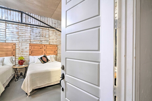 Photo - 3704 San Bernardo Ave Unit ID1386148P