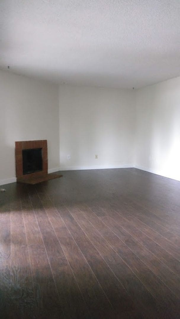 Building Photo - Beautiful Remodelled 2 Bedroom in Fir Cres... Unit 3 Rental