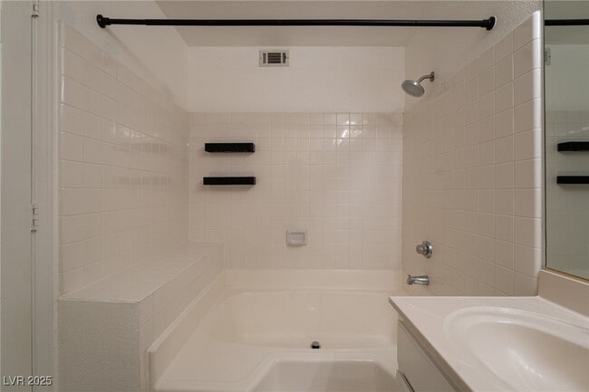 Building Photo - 2251 Wigwam Pkwy Unit 621