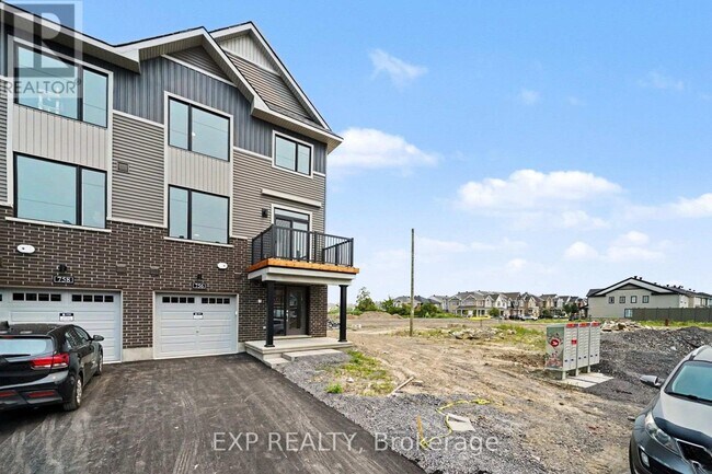 Photo - 756 Tadpole Cres
