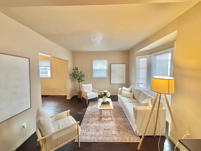 Photo - Spacious 3bd House | Driveway | Enclosed P...