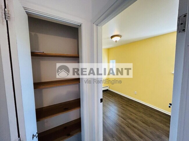 243 W 8th St Unidad 2
